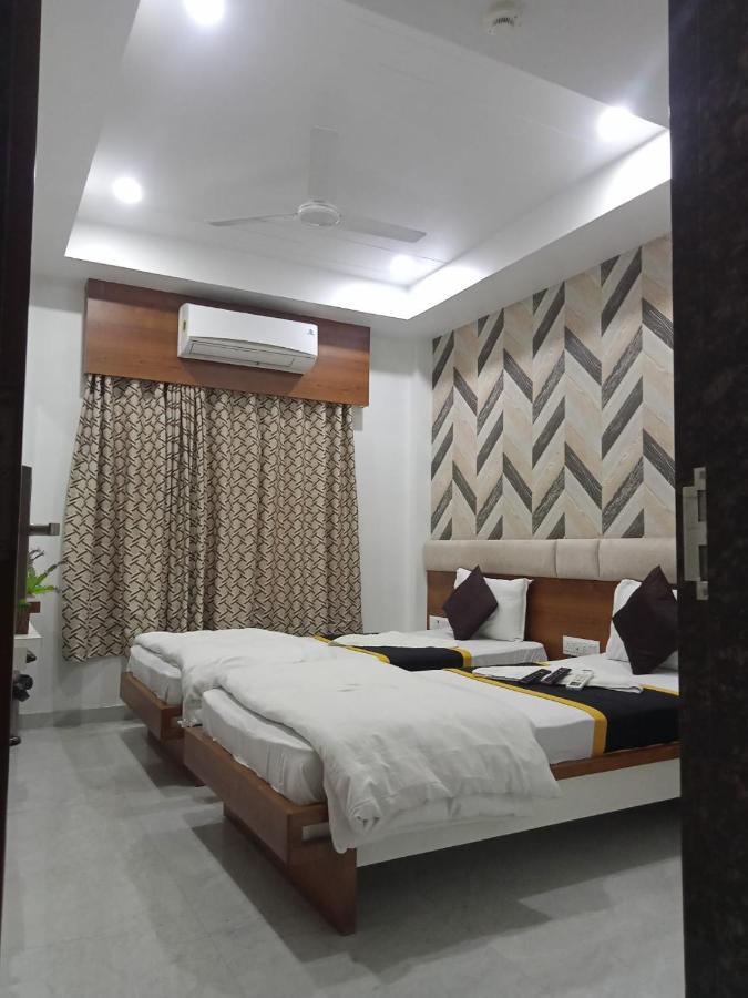 Hotel Fun City Navsari Exterior photo