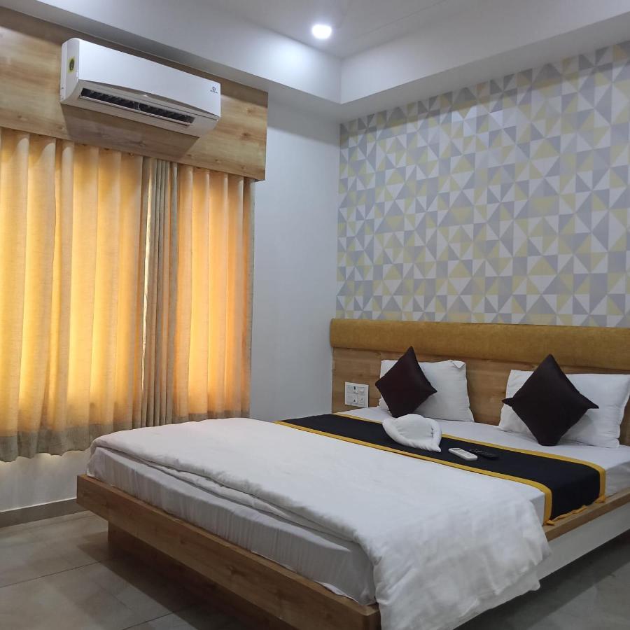 Hotel Fun City Navsari Exterior photo