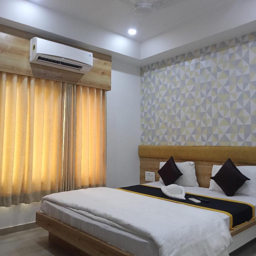 Hotel Fun City Navsari Exterior photo