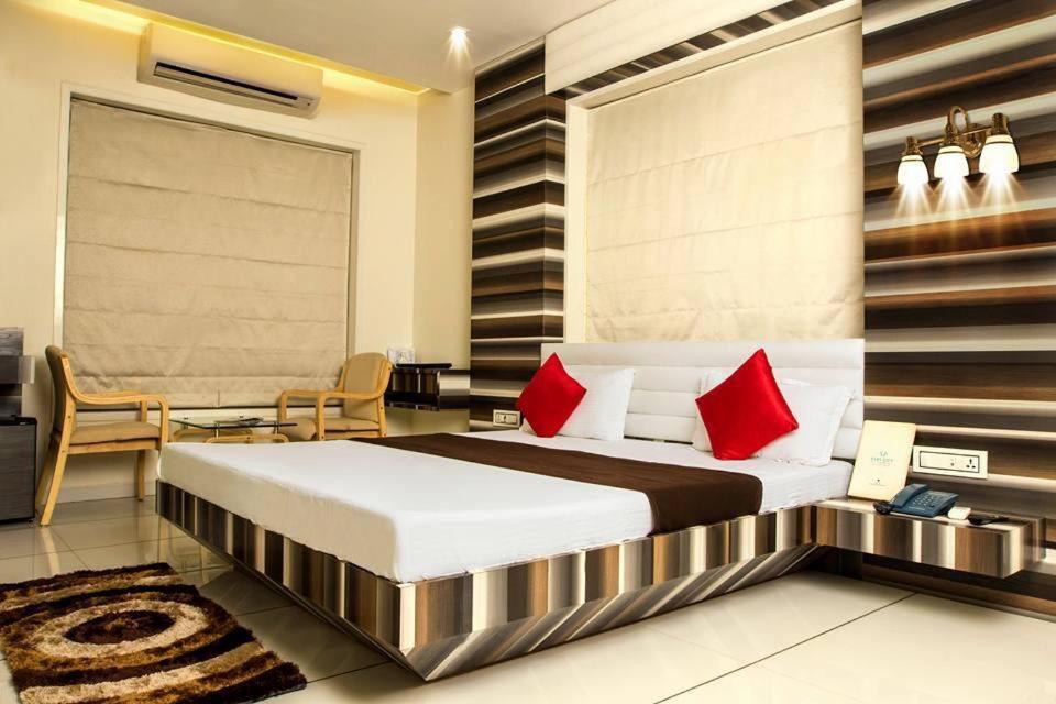 Hotel Fun City Navsari Exterior photo