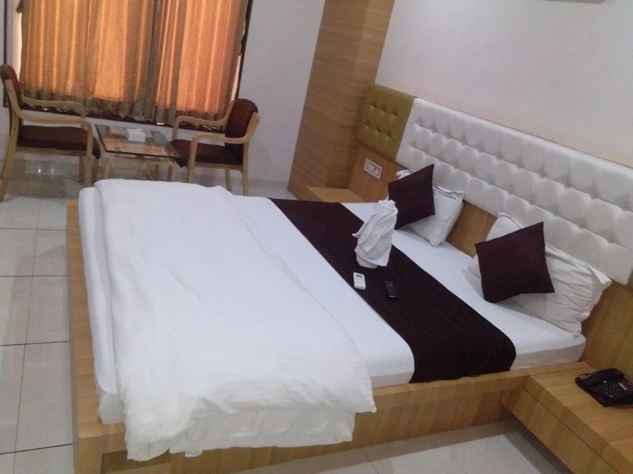 Hotel Fun City Navsari Exterior photo