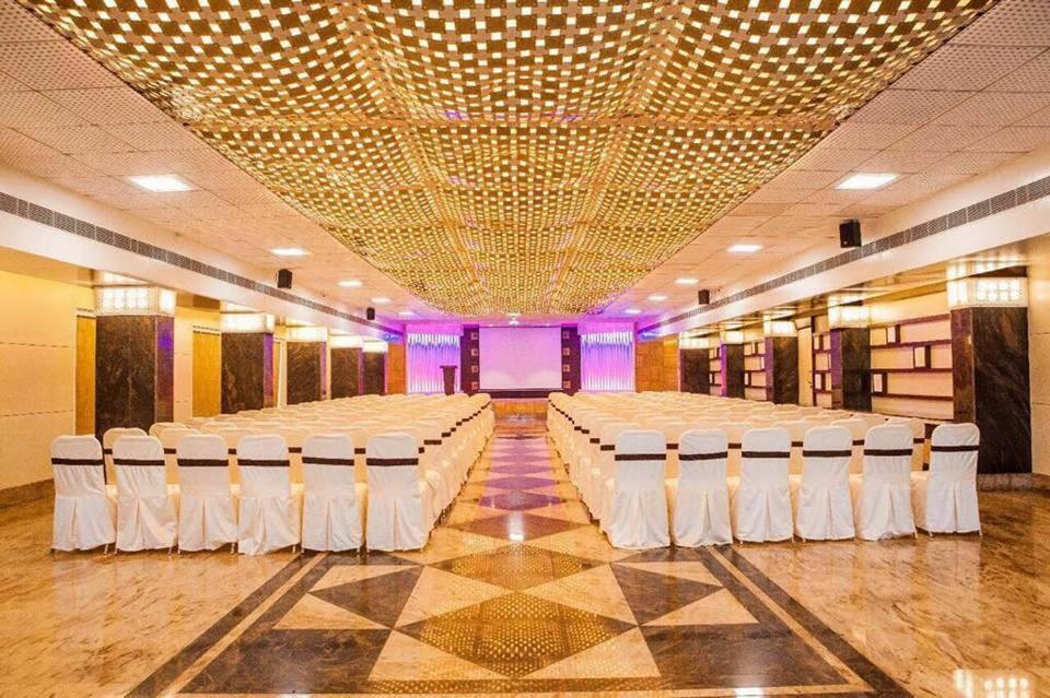 Hotel Fun City Navsari Exterior photo