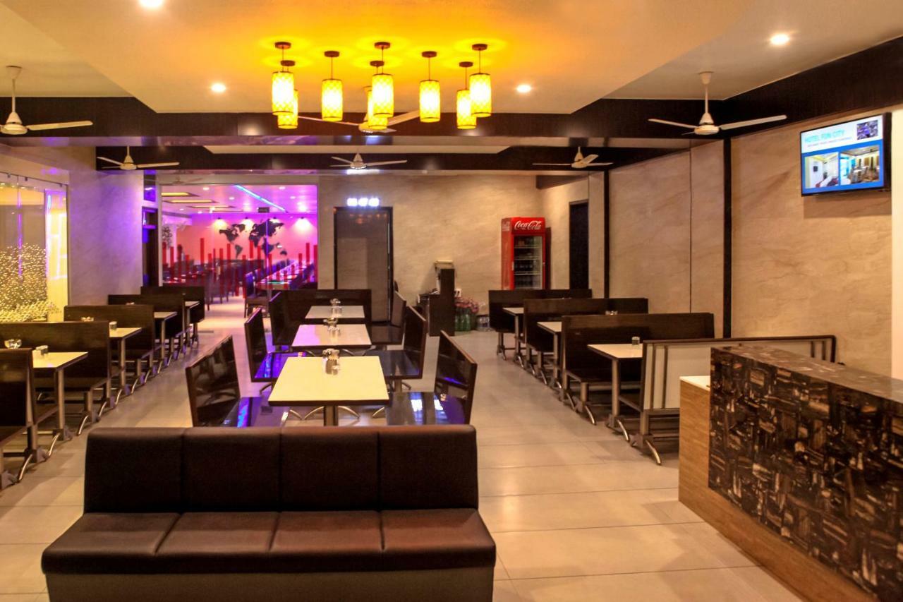 Hotel Fun City Navsari Exterior photo
