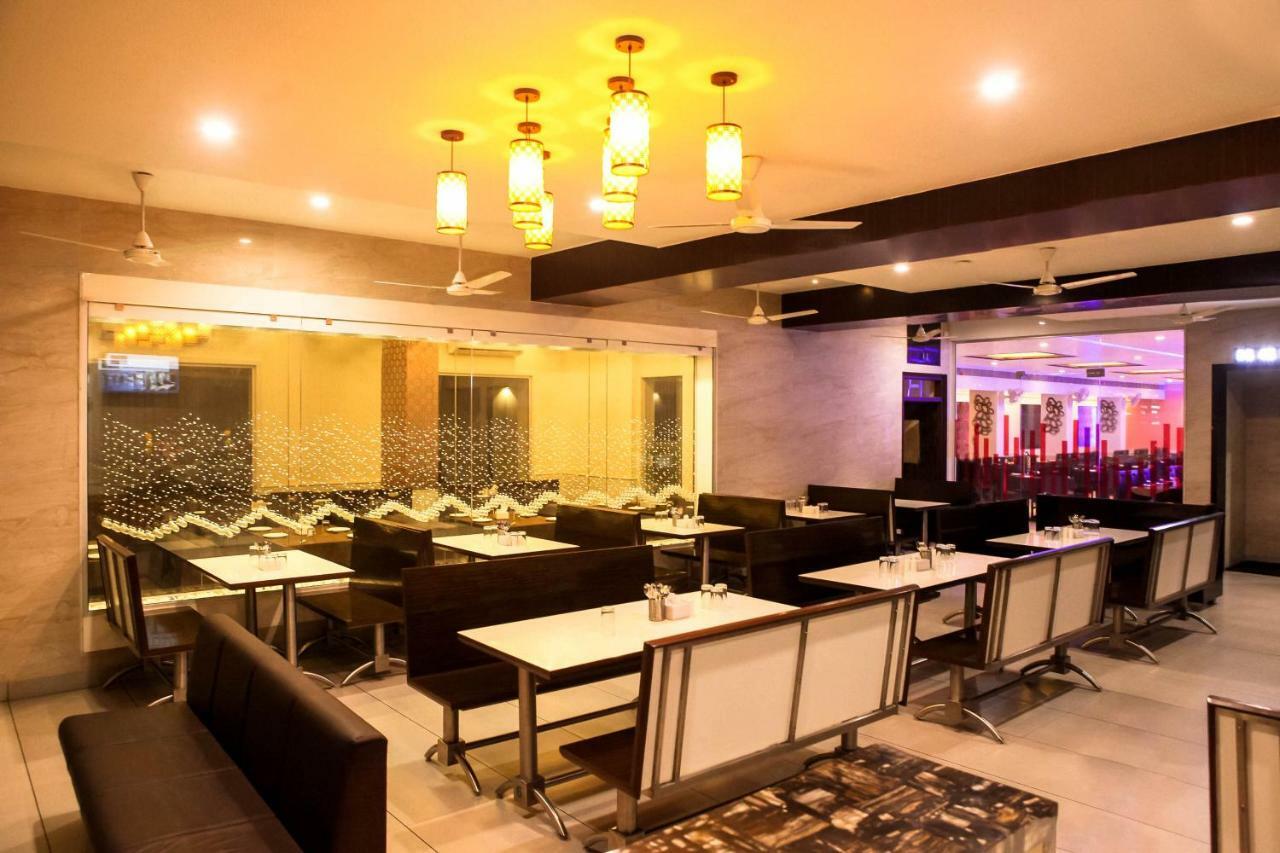 Hotel Fun City Navsari Exterior photo