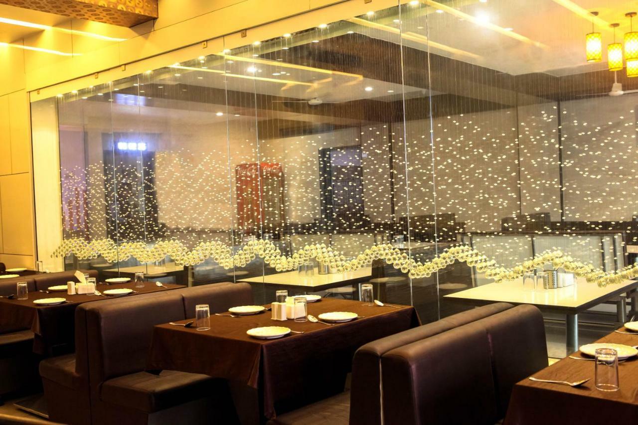 Hotel Fun City Navsari Exterior photo