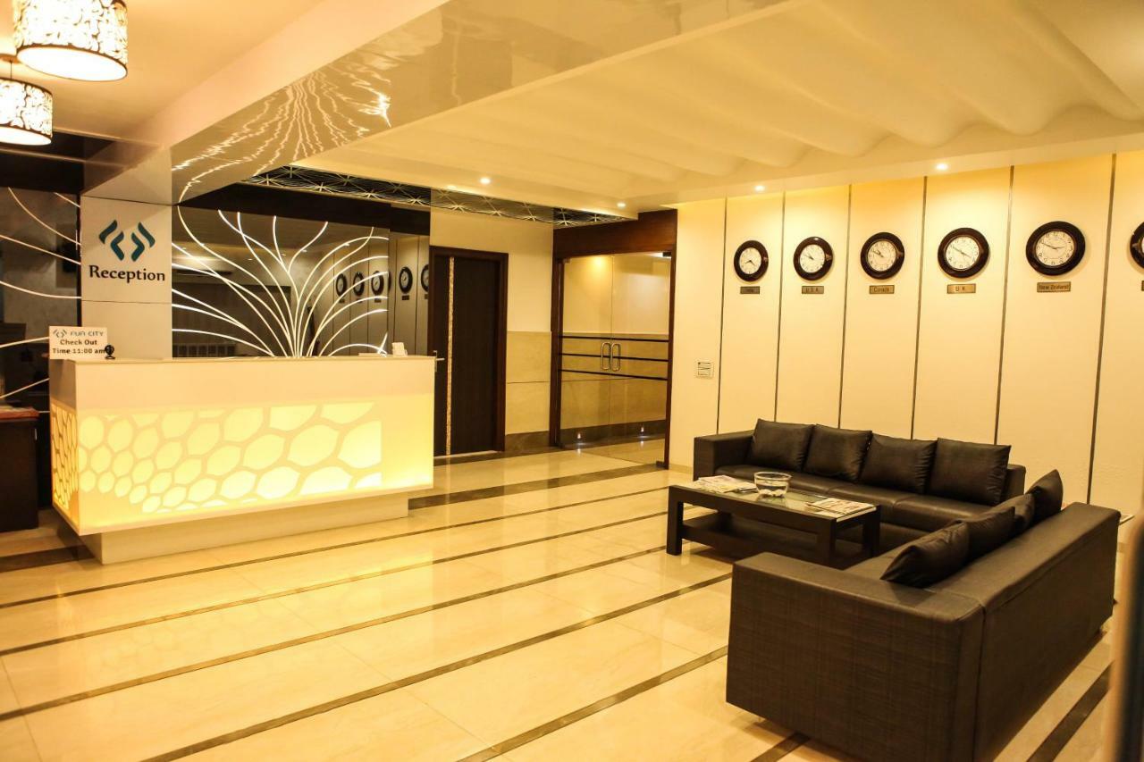 Hotel Fun City Navsari Exterior photo