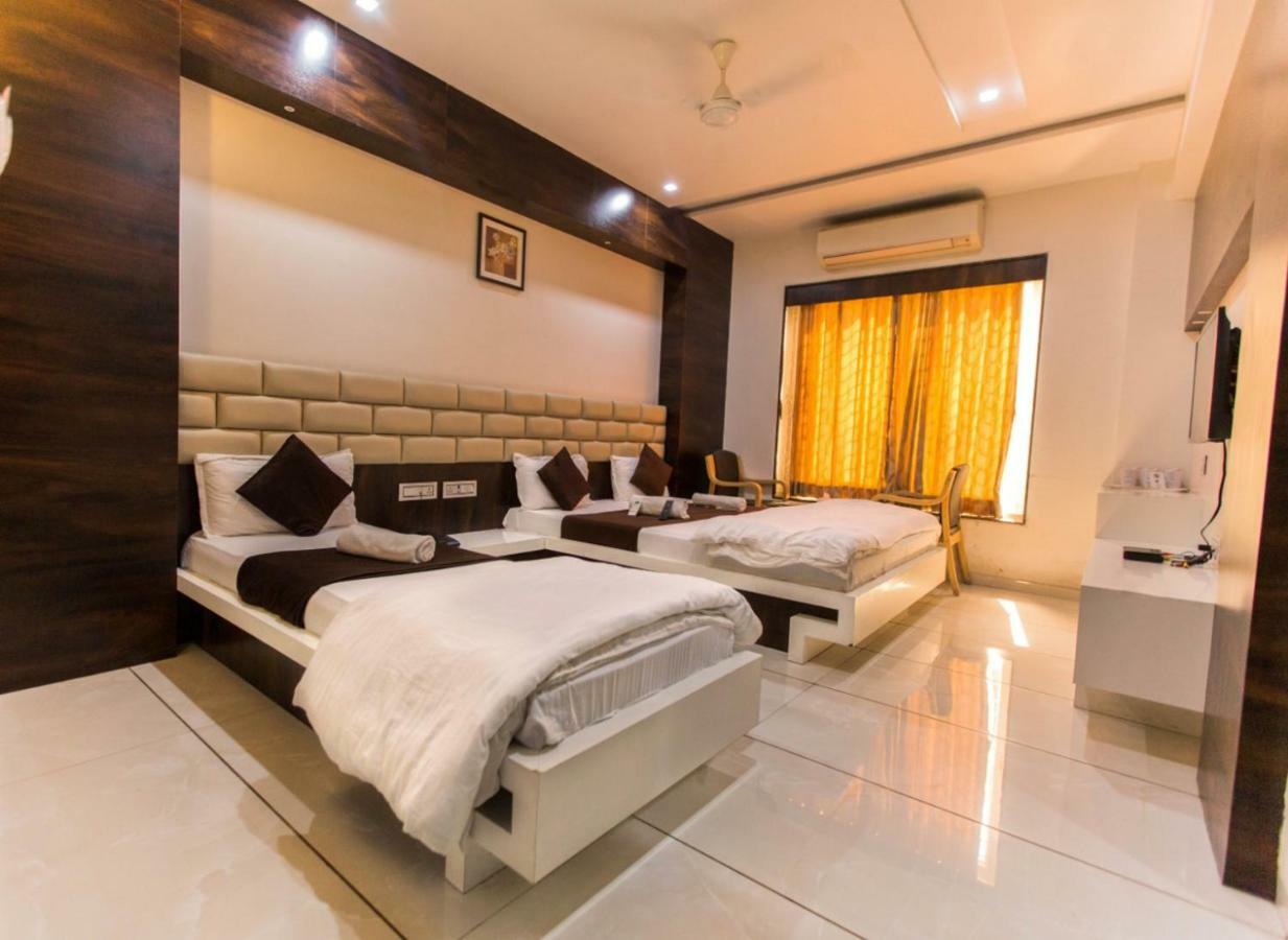 Hotel Fun City Navsari Exterior photo