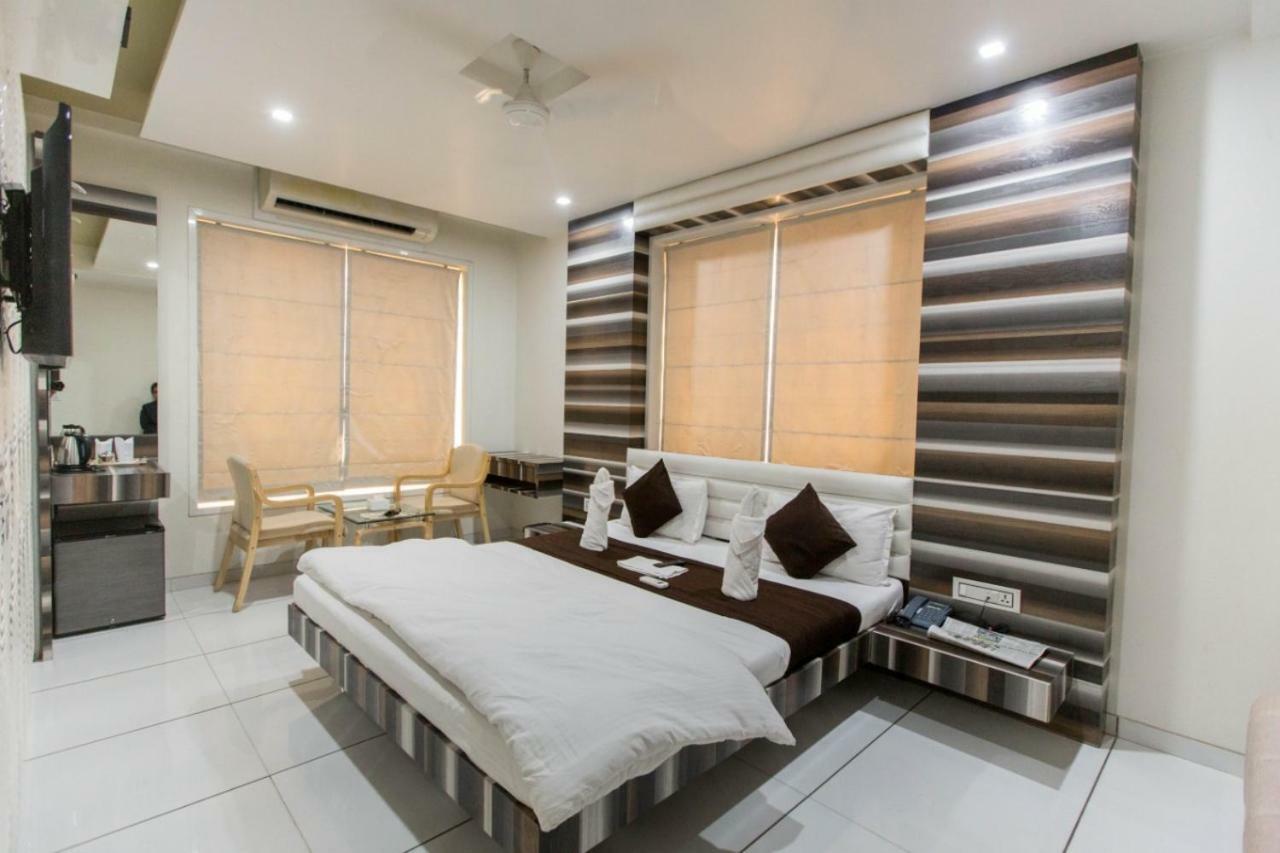 Hotel Fun City Navsari Exterior photo