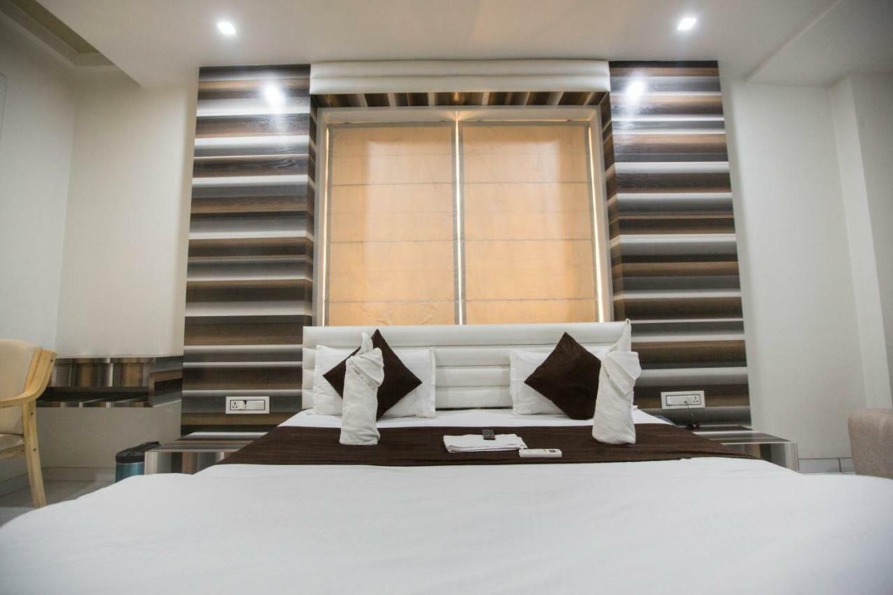 Hotel Fun City Navsari Exterior photo