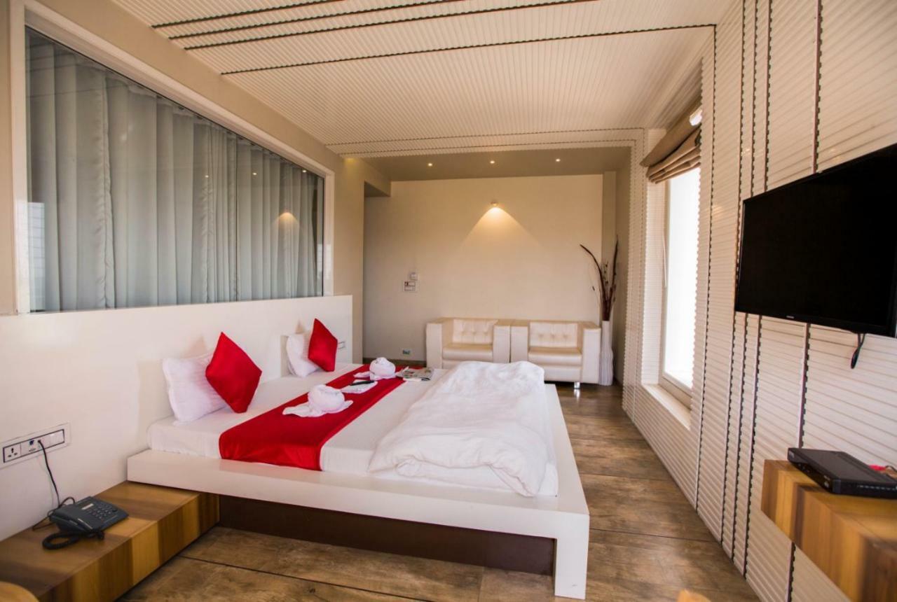 Hotel Fun City Navsari Exterior photo