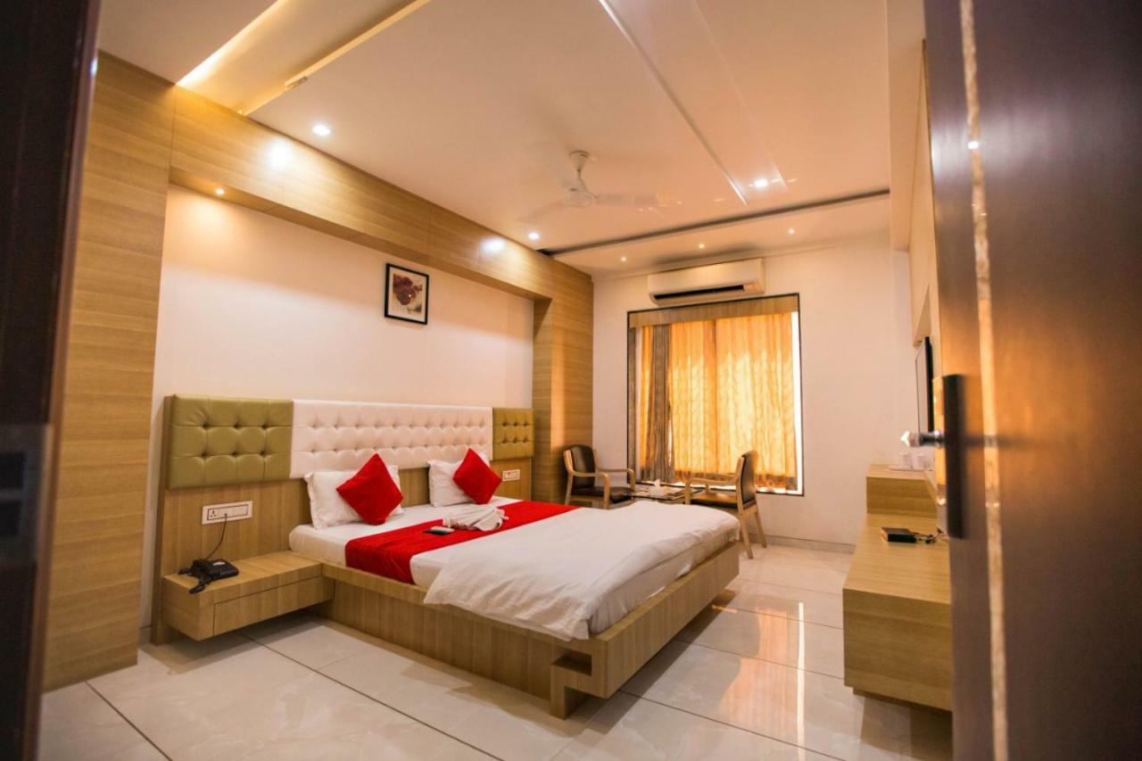 Hotel Fun City Navsari Exterior photo
