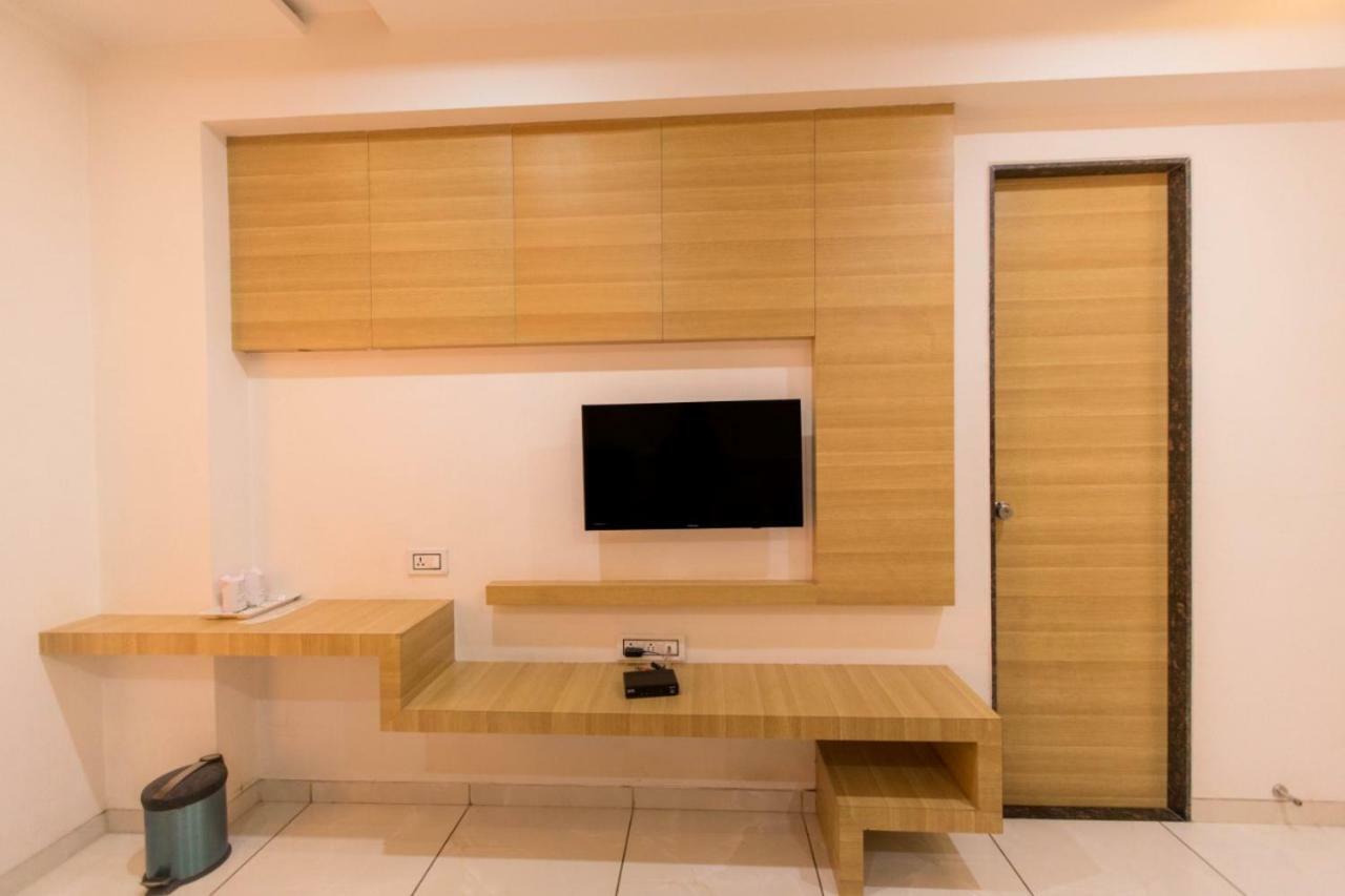 Hotel Fun City Navsari Exterior photo