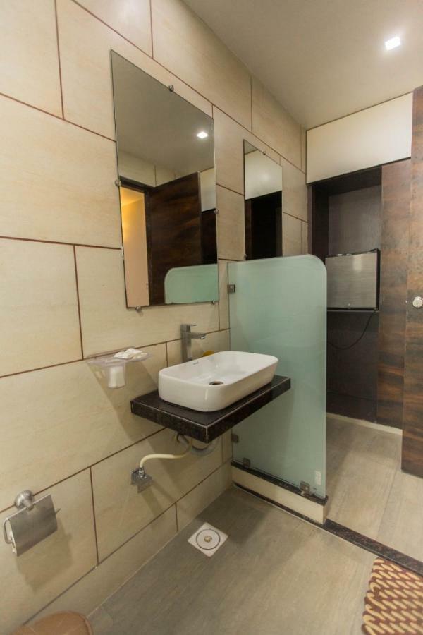 Hotel Fun City Navsari Exterior photo