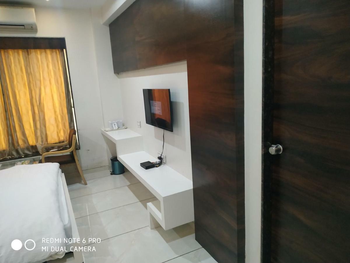 Hotel Fun City Navsari Exterior photo