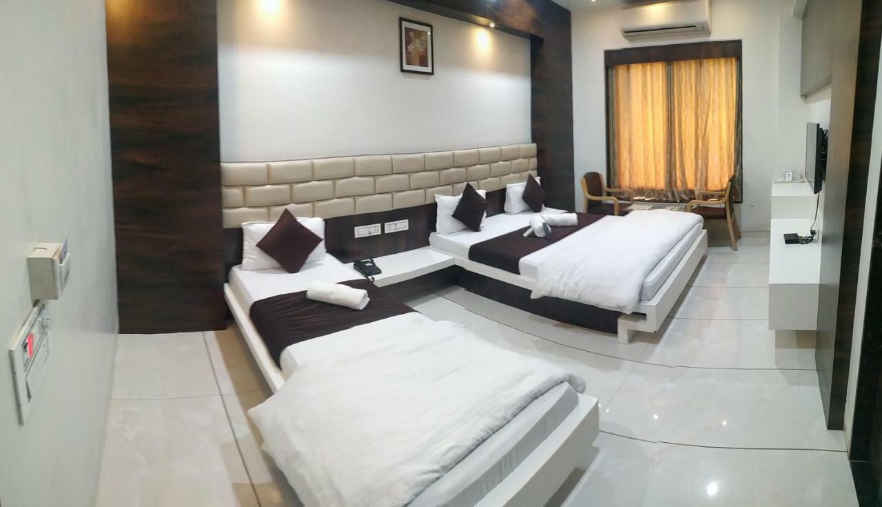 Hotel Fun City Navsari Exterior photo