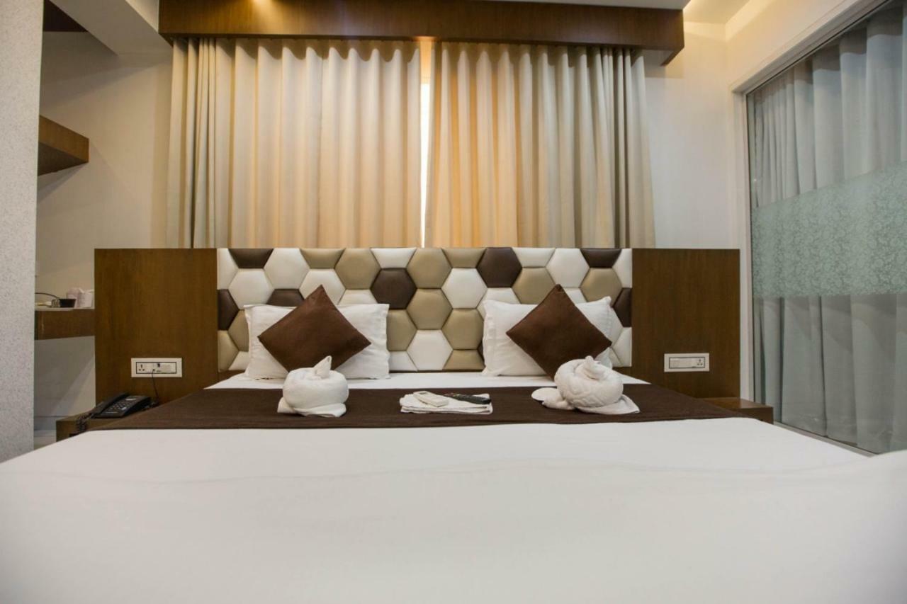 Hotel Fun City Navsari Exterior photo